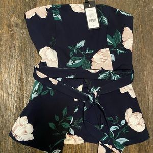 NWT Floral Peplum top ✨
